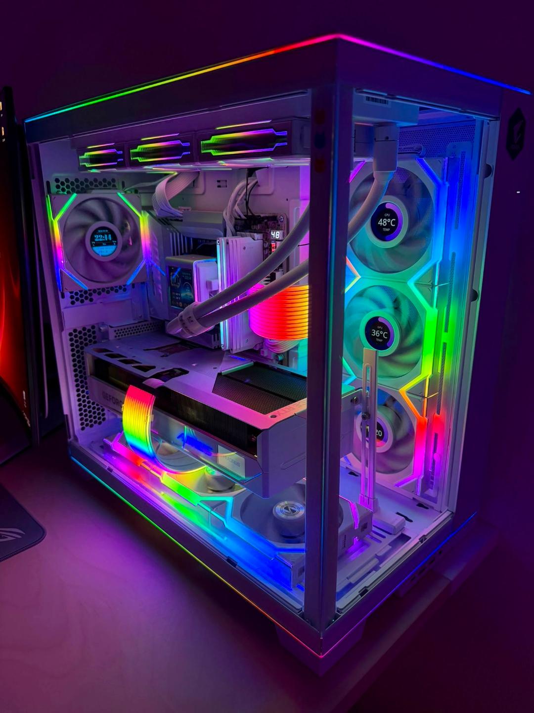 Sistem PC complet pentru gaming și utilizare profesională